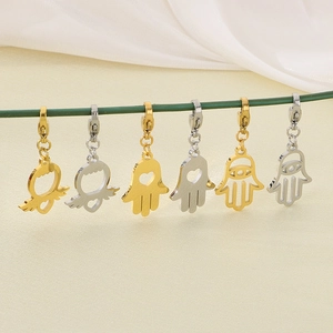 Pendentifs Main de Fatma et cœur en acier inoxydable dorés et argentés polis