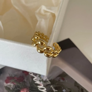 Minimalist 925 sterling silver golden chain link ring on white gift box setting