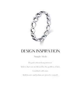 Detailed view of interconnected hollow circles on an S925 sterling silver geometric ring