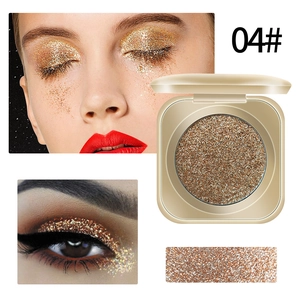 Nahaufnahme von Champagner-Gold Glitzer-Lidschatten Nr. 04 mit Make-up-Effekt und Swatches