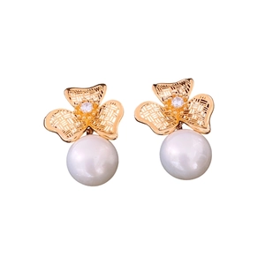 Elegant 18K gold-plated floral earrings with white pearl pendants and zircon center