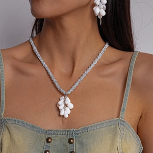 White Acrylic Waterdrop Cluster Pendant Necklace European American Style Alloy Braided Chain Fashion Jewelry For Women