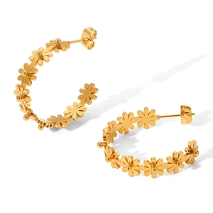 Chic 18k gold plated stainless steel C-shaped hoop earrings featuring floral daisy designs