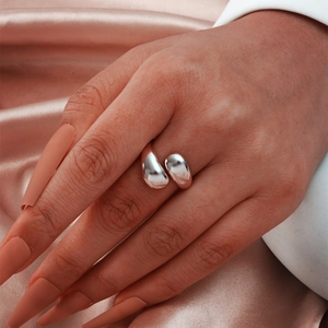 Anello aperto a goccia in argento lucido con design regolabile minimalista per donna
