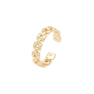 Detailed view of the gold chain link texture and polished surface on this adjustable ring