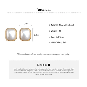 Infographie montrant les dimensions et matériaux des boucles d'oreilles perles carrées