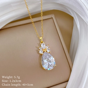 Détail du collier pendentif en cristal de goutte d'eau avec dimensions et poids