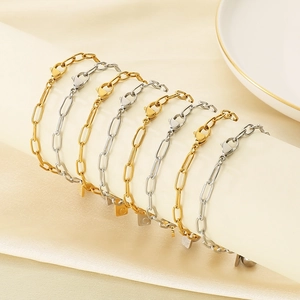 Bracelet chaîne trombone doré et argenté avec pendentif cœur lettre sur soie