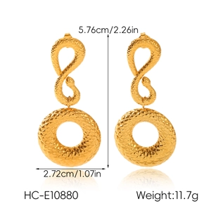 Dimensions des boucles d'oreilles pendantes en acier doré à texture serpent
