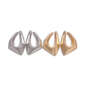 Minimalist 18K gold plated irregular geometric U-shaped earrings in gold and silver