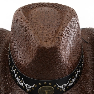 Chapeau de cowboy en paille marron foncé avec bande en cuir et broderie de taureau