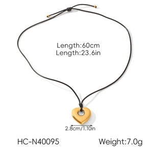 Detailed specs of the gold heart pendant necklace showing length, size and weight parameters