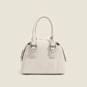 Sac à main Boston crème brillant avec nœud en dentelle et texture plissée élégante