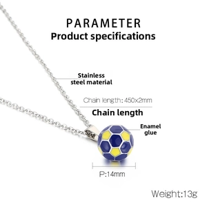 Detail des 14mm Fußball-Anhängers aus Edelstahl mit blau-gelber Emaille-Veredelung