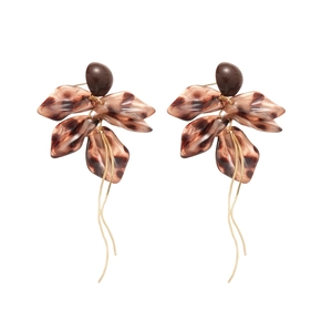 Boucles d'oreilles pendantes feuilles en résine écaille avec longues franges dorées