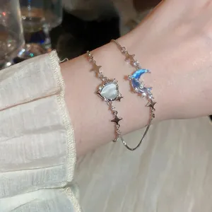 Bracciale argento con pietra occhio di gatto a cuore e ciondolo luna blu con stelle