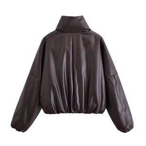Giacca imbottita in ecopelle marrone scuro da donna con collo alto vista posteriore