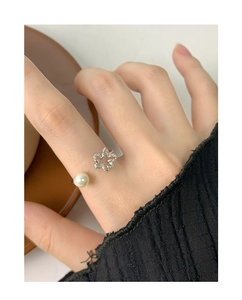 Close-up of S925 sterling silver ring with open band, shell pearl and zircon clover