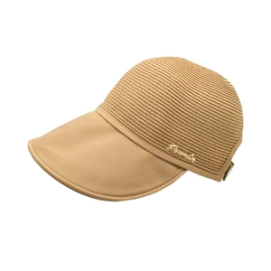 Dettaglio della trama a maglia del cappello parasole kaki con logo in metallo dorato