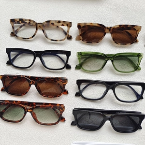 Retro Cat Eye Sunglasses Women UV400 Protection Resin Frame Square Lightweight Fashion Travel Party Leopard Print Transparent