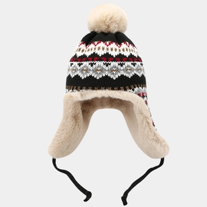 Détail du bonnet d'hiver en tricot avec doublure en peluche chaude et motif jacquard