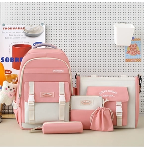 Fünfteiliges Schulrucksack-Set in Rosa und Weiß mit passender Tragetasche und Zubehör