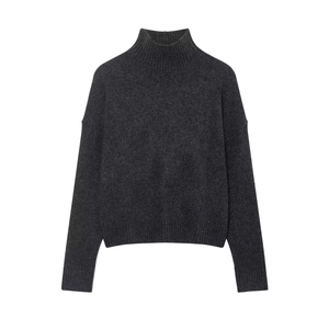 Pull en maille gris foncé à col montant avec poignets côtelés et coupe ample décontractée