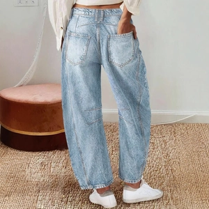 Damen Vintage Bananen-Jeans in Hellblau mit gebogenen Beinen und vertikalen Ziernähten