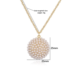 Détail du collier pendentif perle de 25mm avec chaîne dorée de 45+5cm et mesures