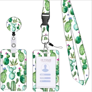Set porta badge retrattile e cordino con simpatico motivo di cactus ad acquerello.