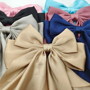 Barrettes à nœud géant en satin élégant aux couleurs variées avec aspect vintage soyeux
