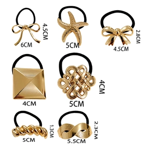 Detaillierte Größenangaben für sieben goldene Punk-Metall-Haarring-Accessoires
