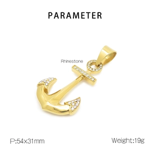 Détail d'un pendentif ancre en or 18k avec strass et dimensions de 54x31mm