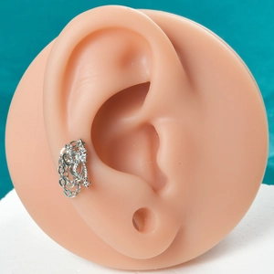 Clou d'oreille papillon avec chaîne étoile en zircon et pampille pour cartilage