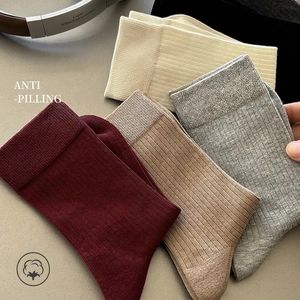 Multi-color combed cotton crew socks set featuring anti-pilling ribbed texture and solid colors