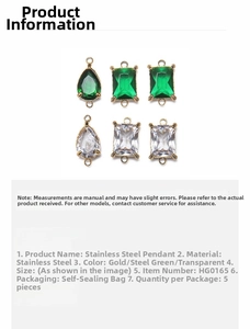 Détails macro des pendentifs en zircon vert émeraude et clair, formes rectangulaire et goutte