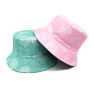 Double-sided sun hat with starfish and coral prints in mint green and pale pink colors