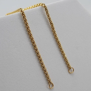 Cadena box ajustable de acero inoxidable chapado en oro de 18K con acabado metálico suave