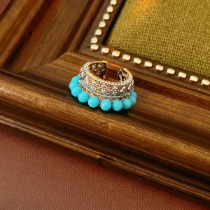 Anello vintage traforato in argento con perline blu e design retrò stile palazzo