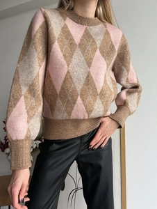 Vintage crewneck waffle knit sweater with pink and brown argyle pattern for women