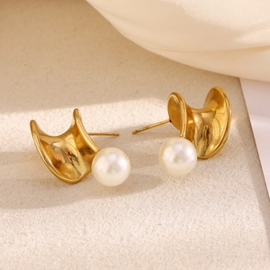 18K gold plated stainless steel twisted earrings with white pearls for women