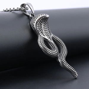 Creative stainless steel cobra snake pendant necklace with detailed scale texture