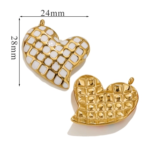Detailed front and back views of heart-shaped leopard print earrings with size dimensions