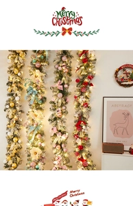 Détail de guirlande de Noël enneigée avec lumières LED et ornements festifs colorés