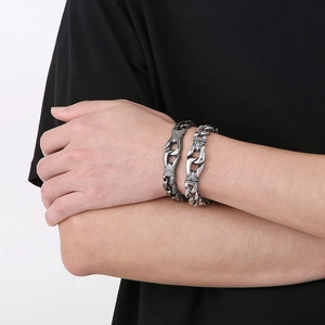 Retro stainless steel fist chain bracelet for men with vintage silver finish details