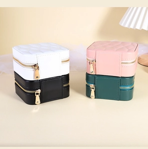 Quilted PU leather jewelry boxes in four colors with high-quality metal zippers