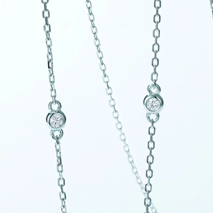 Collier en argent S925 avec pendentif minimaliste rond en pierre précieuse verte