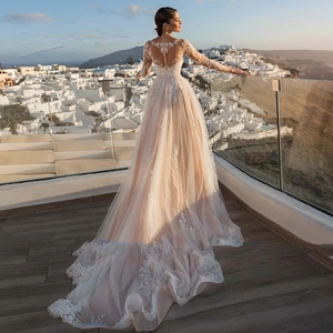 Robe de mariée sirène à manches longues avec broderie en dentelle et traîne en tulle