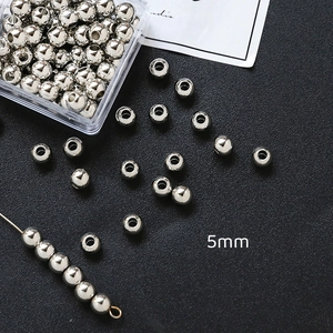Detalle de cuentas espaciadoras de cobre pulido plateado de 5mm para joyas DIY