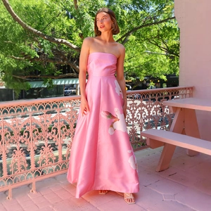 Rosa Satin Trägerloses Maxikleid mit Blumenmuster und einer eleganten A-Linien-Silhouette